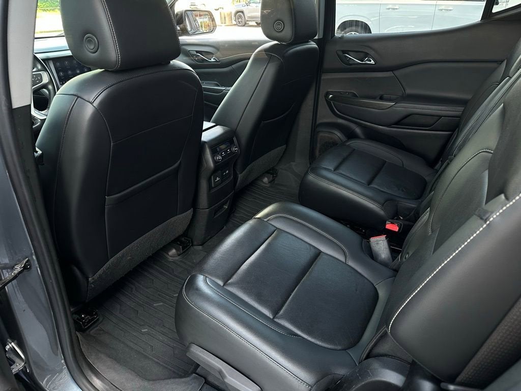 2022 GMC Acadia SLT