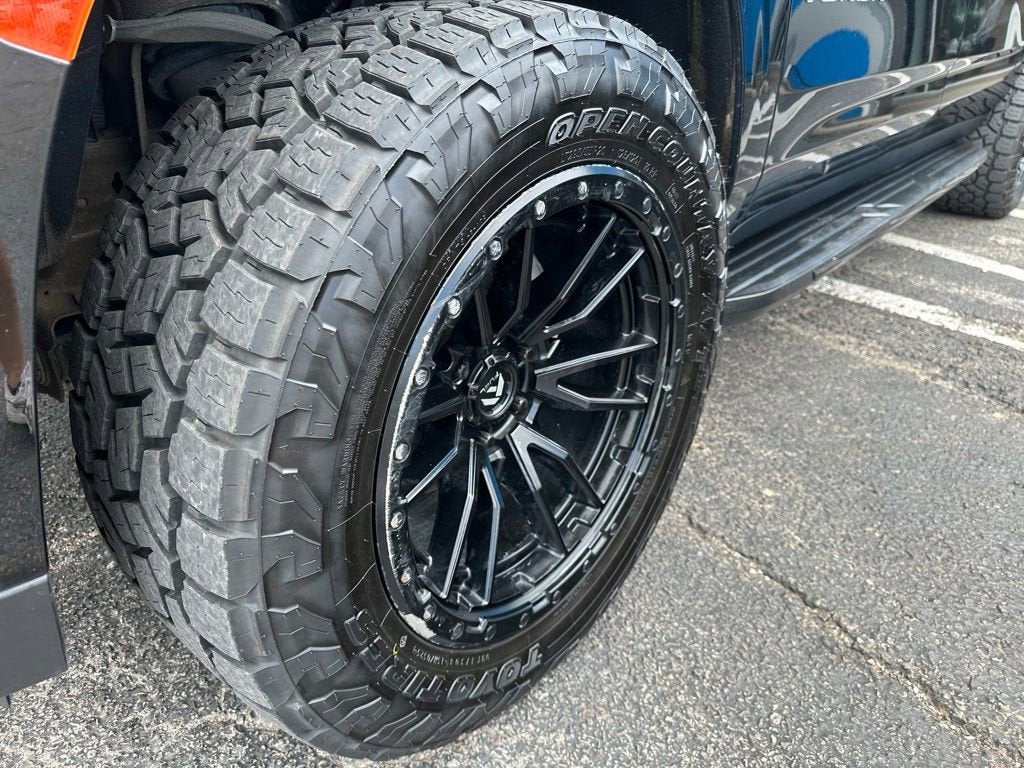 2023 GMC Yukon XL SLE