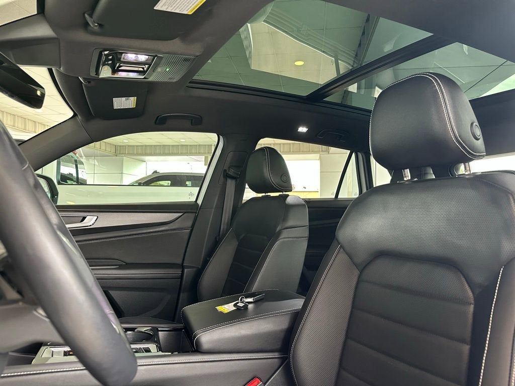 2024 Volkswagen Atlas Cross Sport 2.0T SEL R-Line