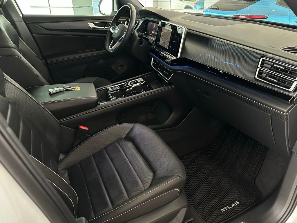 2024 Volkswagen Atlas Cross Sport 2.0T SEL R-Line
