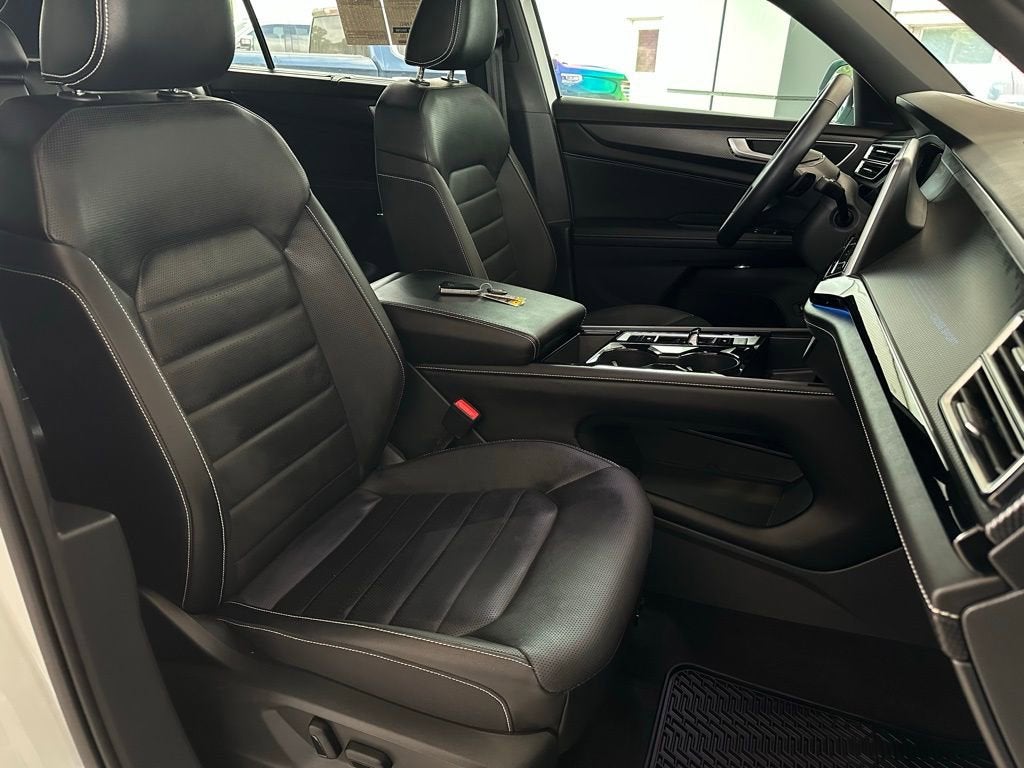 2024 Volkswagen Atlas Cross Sport 2.0T SEL R-Line