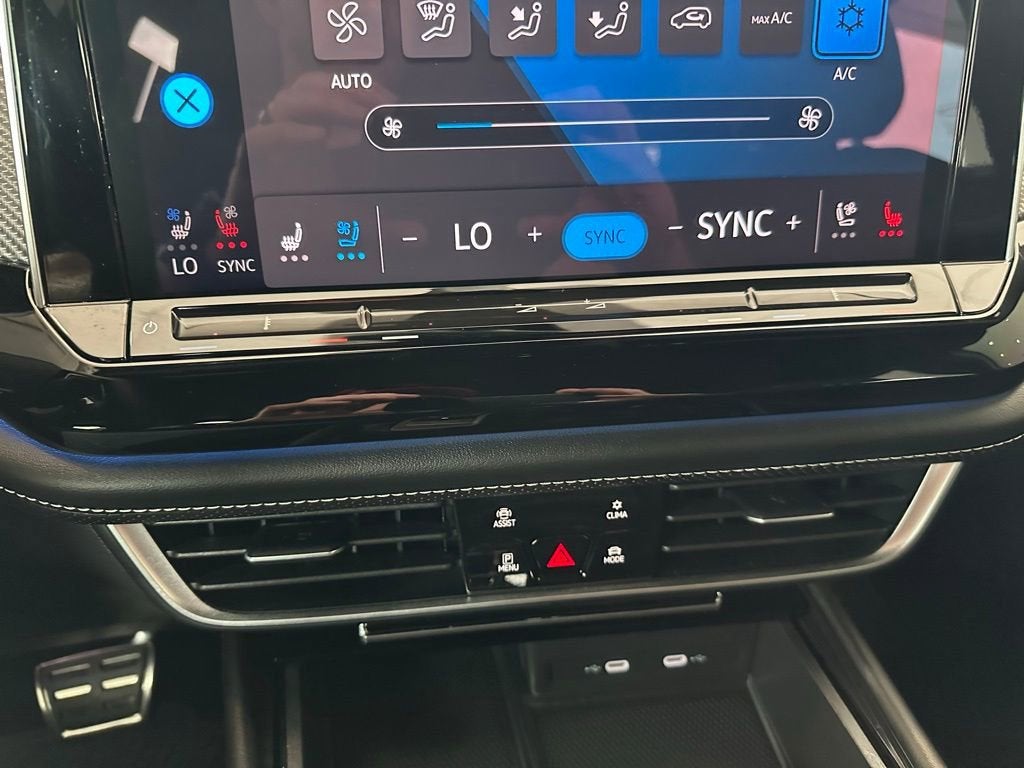 2024 Volkswagen Atlas Cross Sport 2.0T SEL R-Line