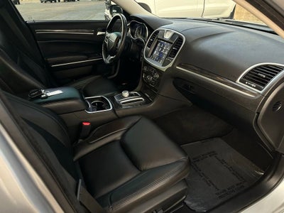 2022 Chrysler 300 Touring L