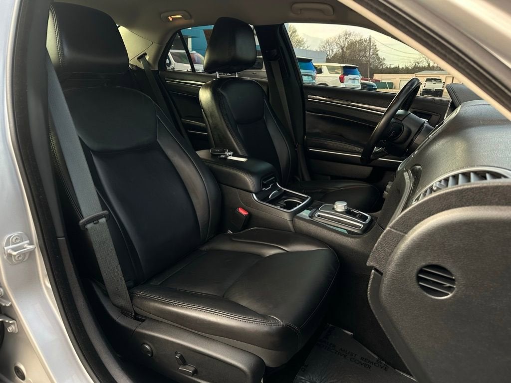 2022 Chrysler 300 Touring L