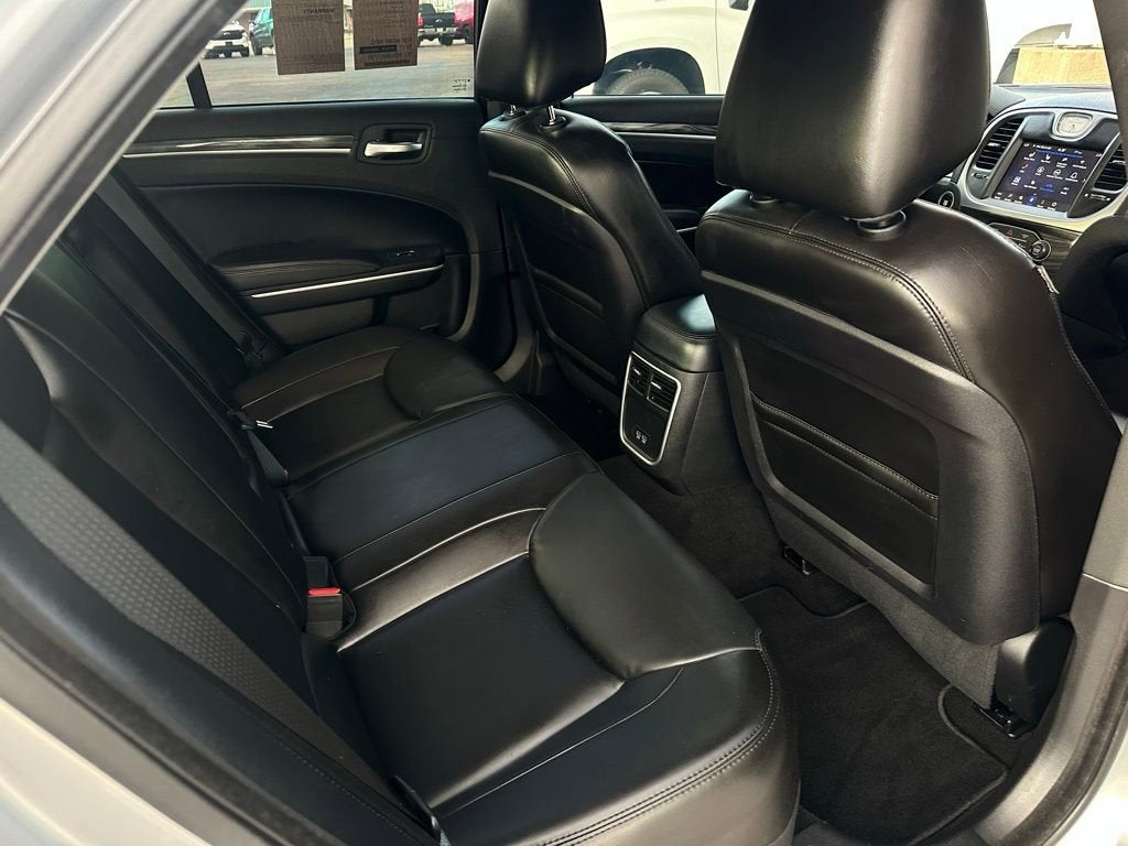 2022 Chrysler 300 Touring L