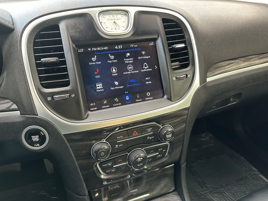 2022 Chrysler 300 Touring L