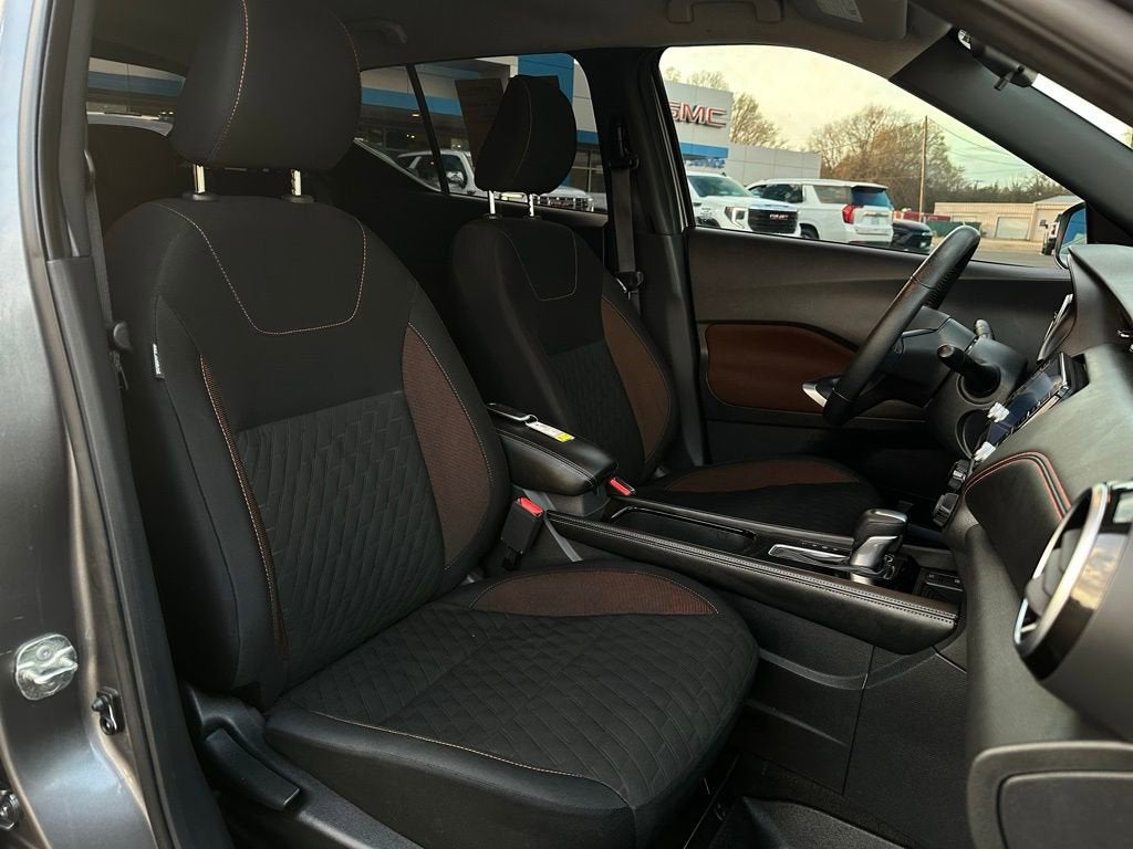 2023 Nissan Kicks SR