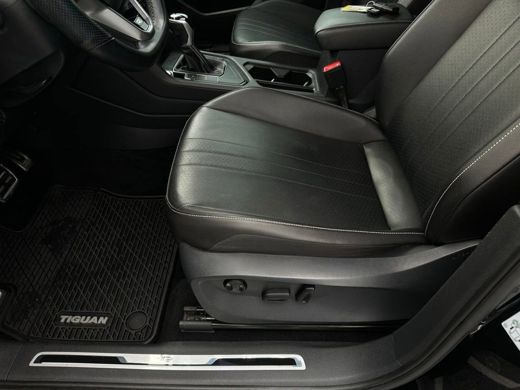 2022 Volkswagen Tiguan SE R-Line Black