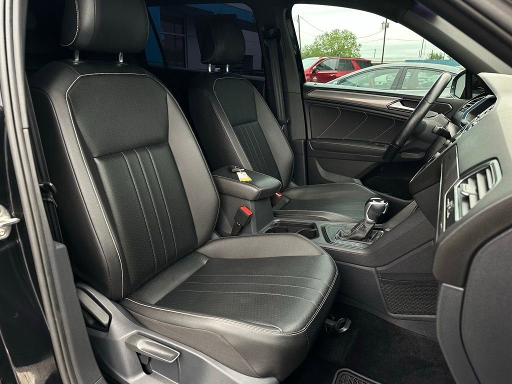 2022 Volkswagen Tiguan SE R-Line Black