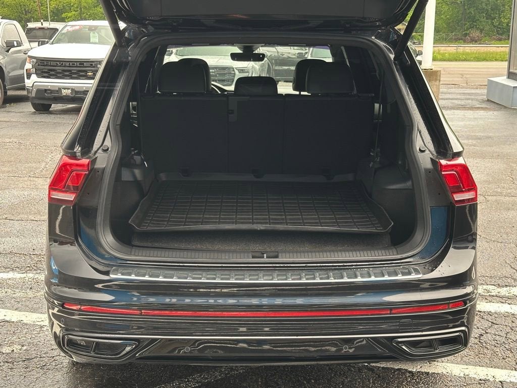 2022 Volkswagen Tiguan SE R-Line Black