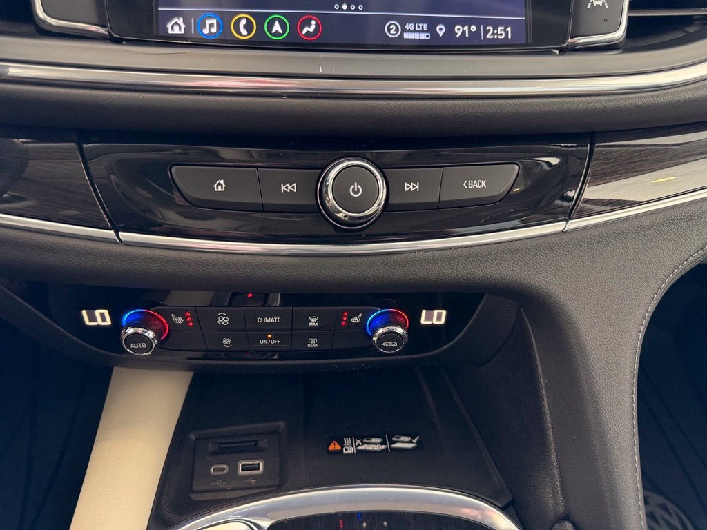 2022 Buick Enclave Essence