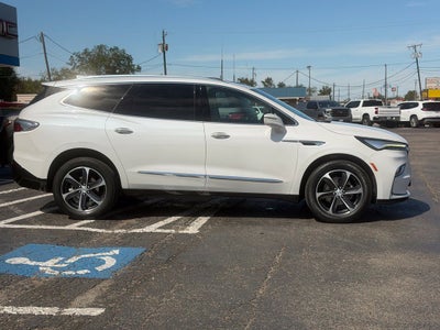 2022 Buick Enclave Essence