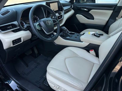 2025 Toyota Highlander LE