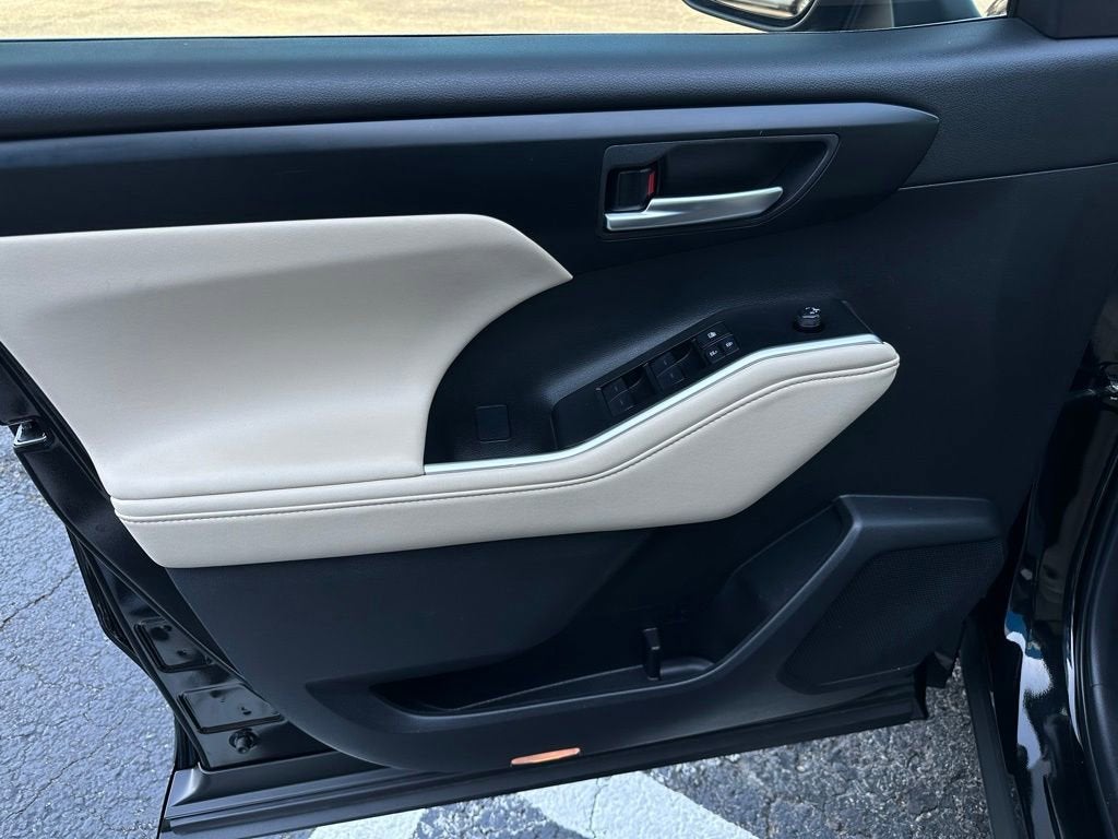 2025 Toyota Highlander LE