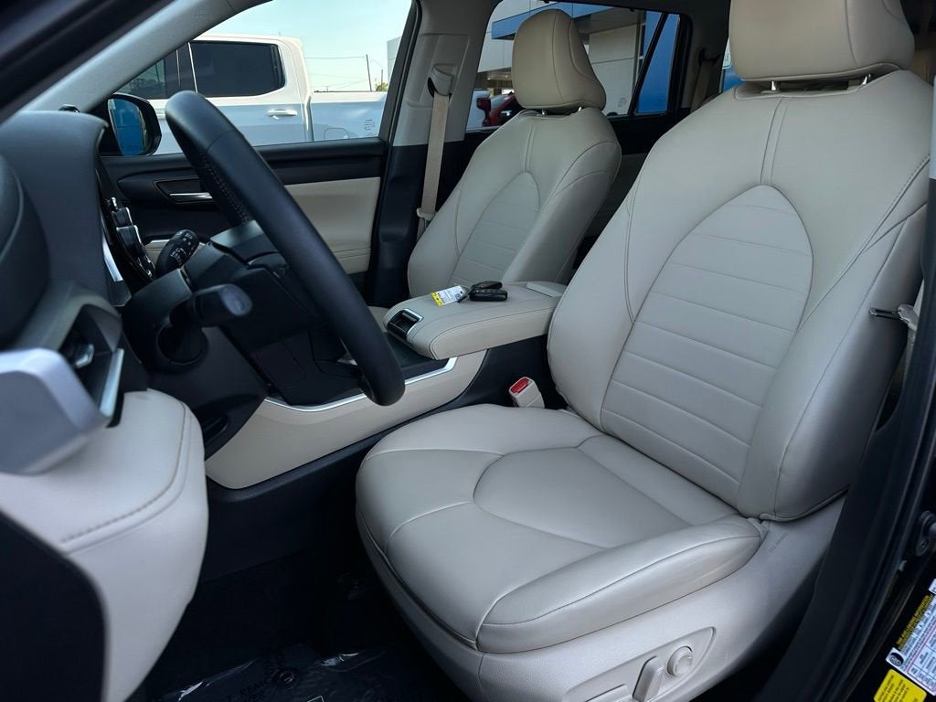 2025 Toyota Highlander LE
