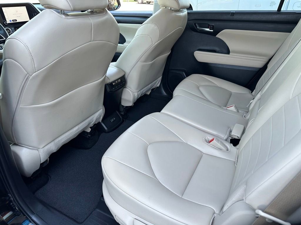 2025 Toyota Highlander LE