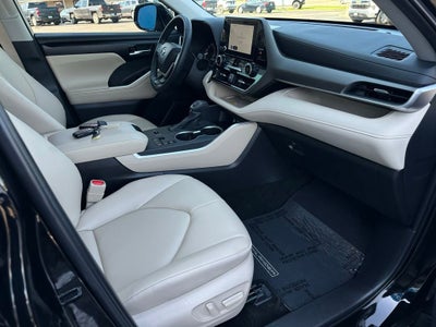 2025 Toyota Highlander LE