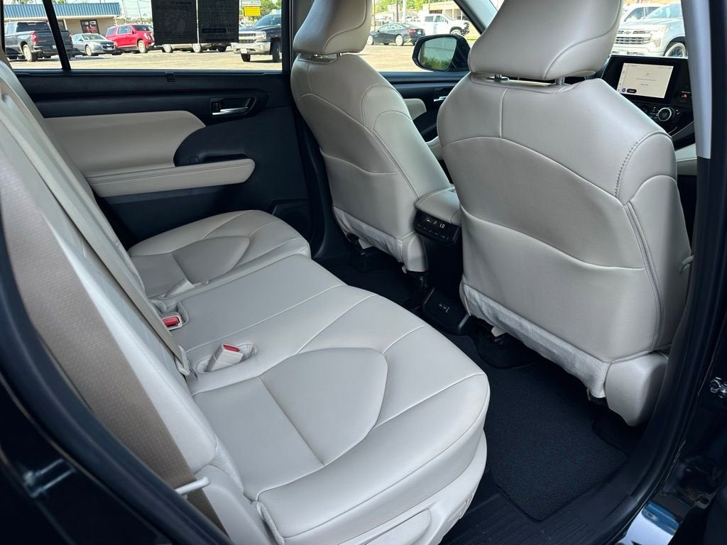 2025 Toyota Highlander LE