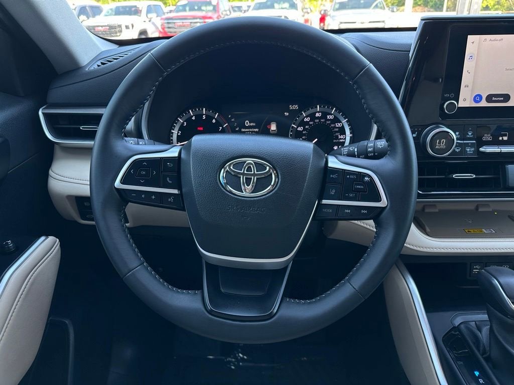2025 Toyota Highlander LE
