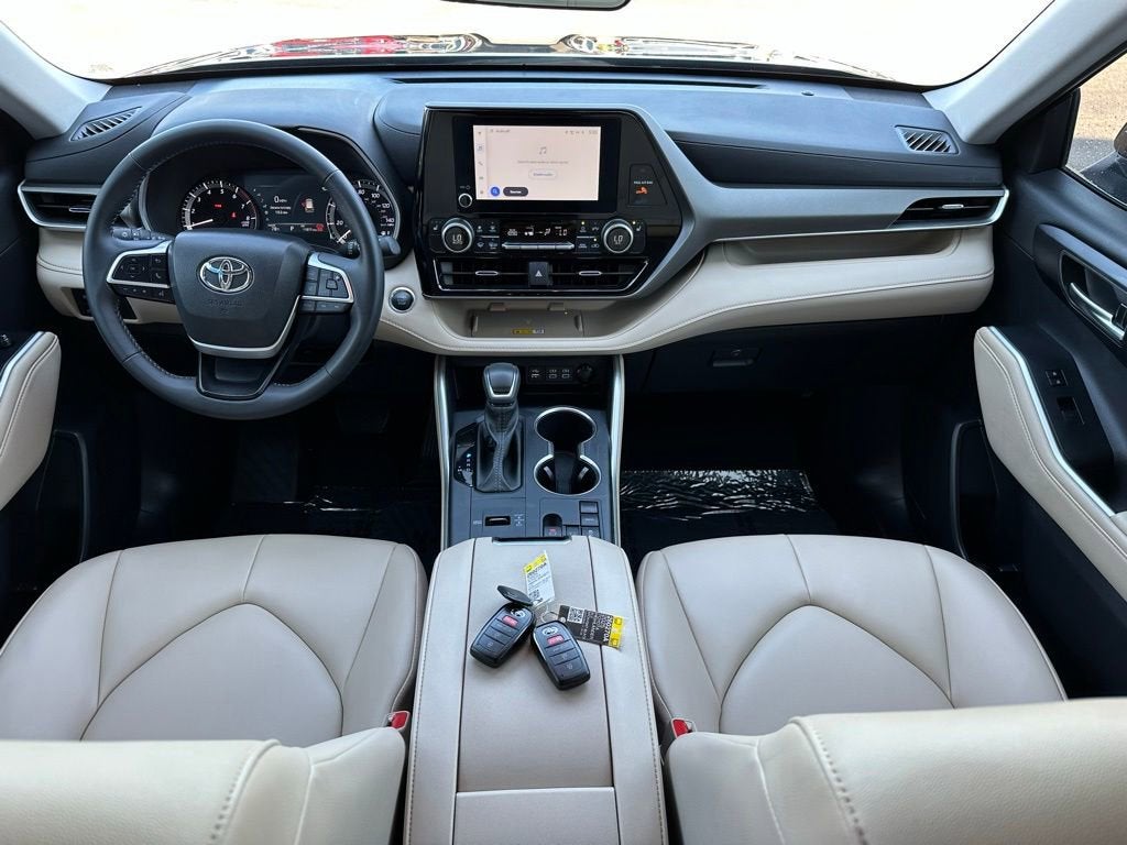 2025 Toyota Highlander LE