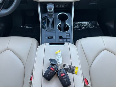 2025 Toyota Highlander LE