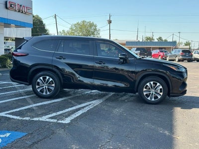 2025 Toyota Highlander LE