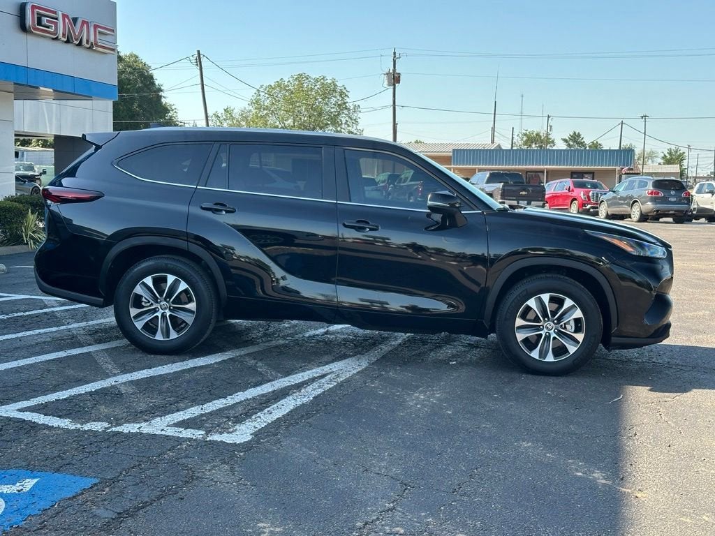 2025 Toyota Highlander LE