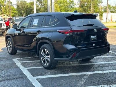 2025 Toyota Highlander LE